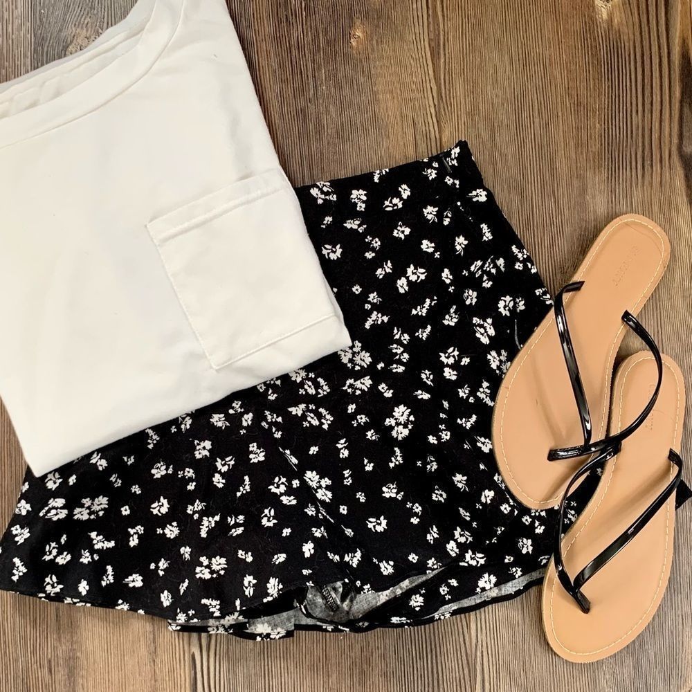 Zara Black & White Floral Skort/Mini Skirt Size XS